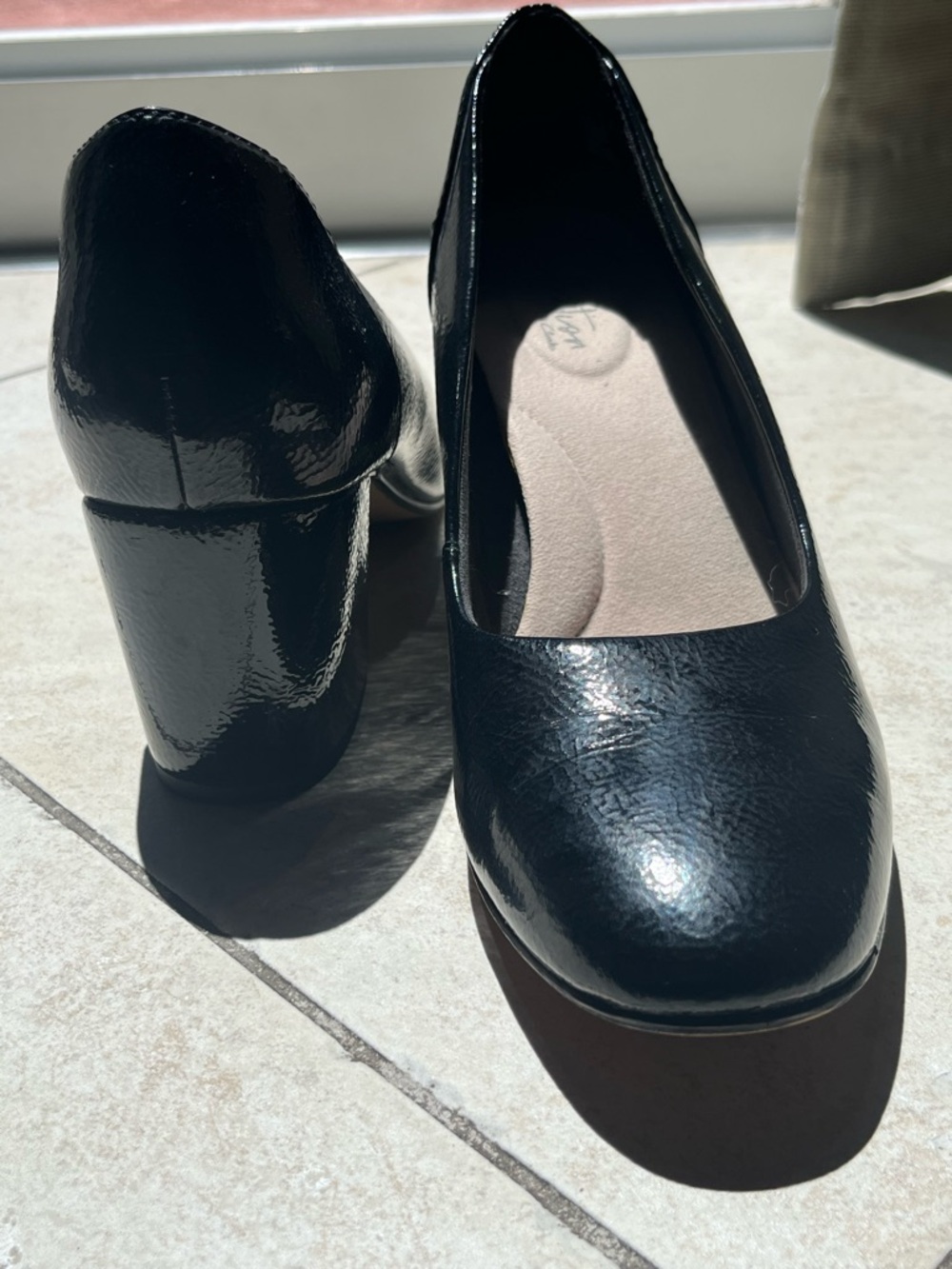 Classic Black Women's Block Heel Pumps Size 9 Black patten - Picture 11 of 11